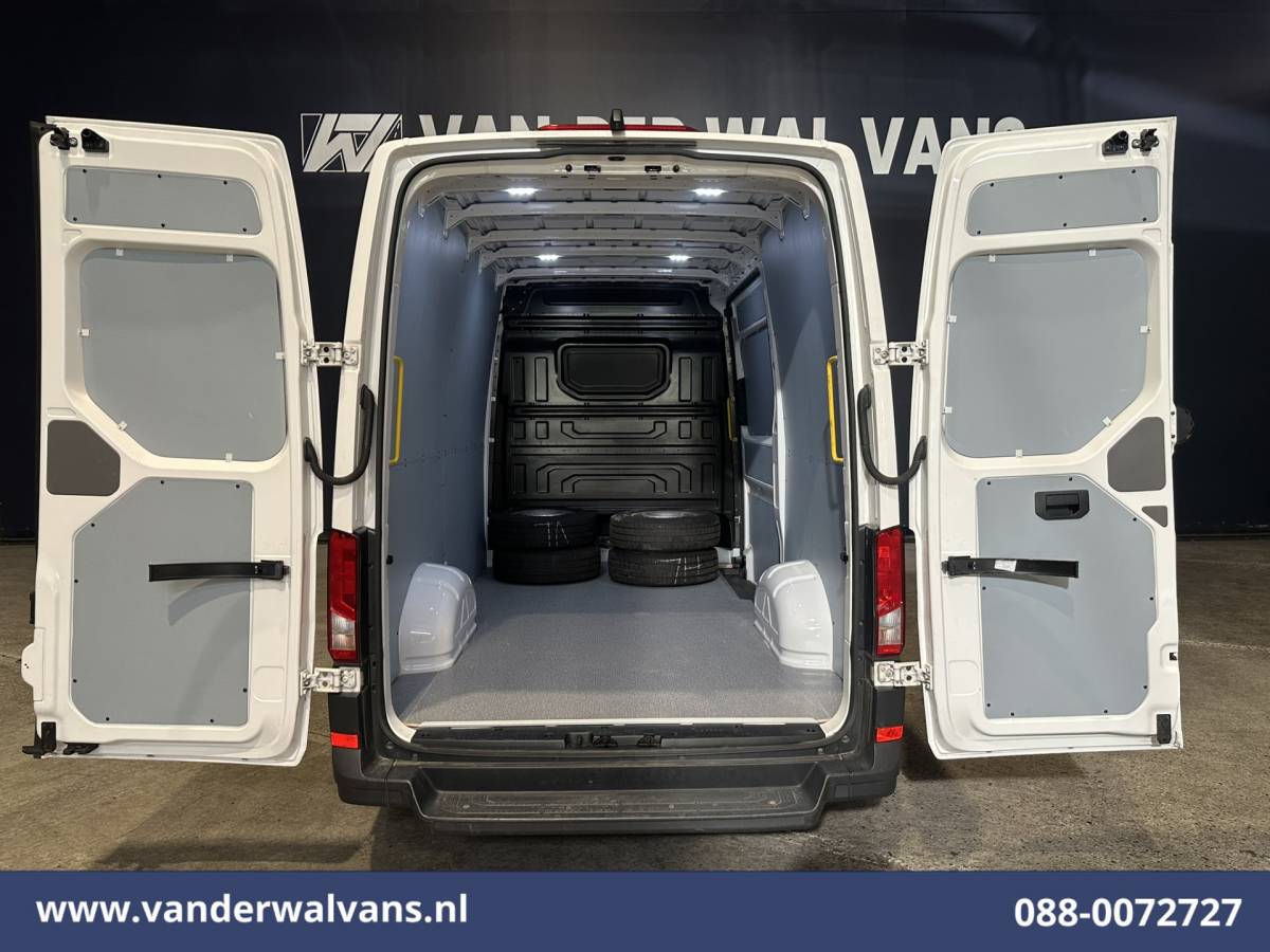 Volkswagen Crafter Volkswagen Crafter 2.0 TDI 141pk L3H3 L2H2 Euro6 Airco | Camera | Apple Carplay | Cruisecontrol | Chauffeursstoel Android Auto, Massagestoel