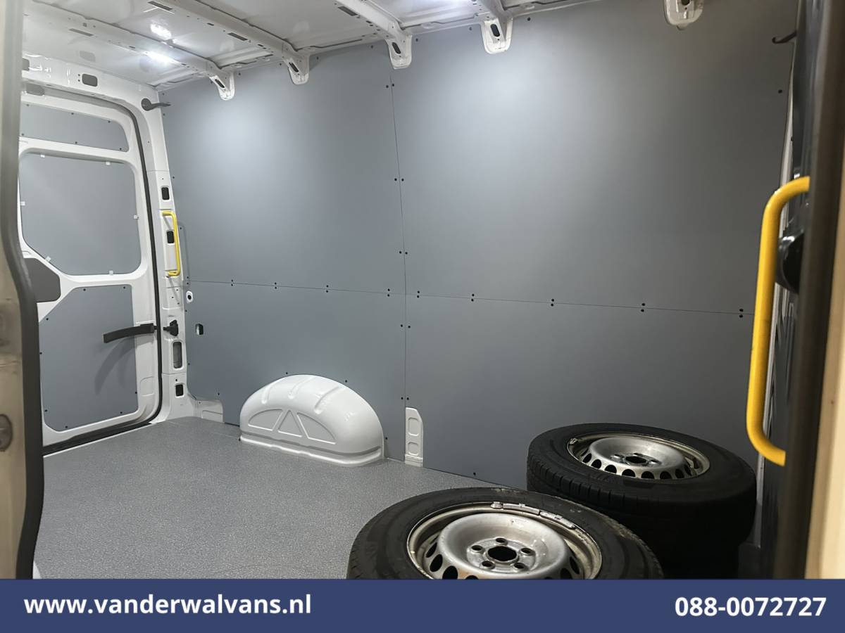 Volkswagen Crafter Volkswagen Crafter 2.0 TDI 141pk L3H3 L2H2 Euro6 Airco | Camera | Apple Carplay | Cruisecontrol | Chauffeursstoel Android Auto, Massagestoel