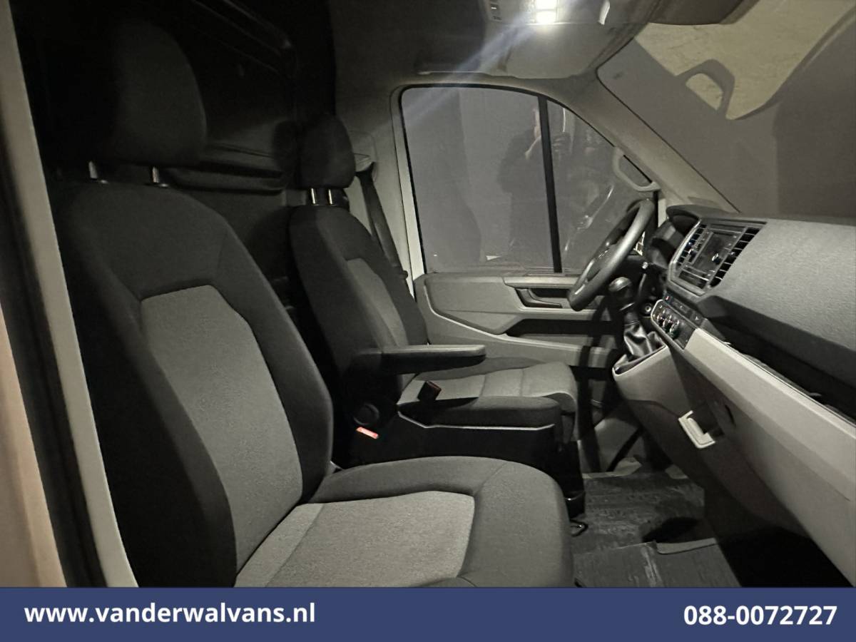 Volkswagen Crafter Volkswagen Crafter 2.0 TDI 141pk L3H3 L2H2 Euro6 Airco | Camera | Apple Carplay | Cruisecontrol | Chauffeursstoel Android Auto, Massagestoel