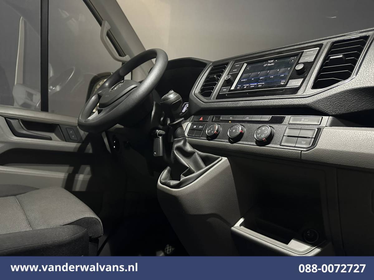 Volkswagen Crafter Volkswagen Crafter 2.0 TDI 141pk L3H3 L2H2 Euro6 Airco | Camera | Apple Carplay | Cruisecontrol | Chauffeursstoel Android Auto, Massagestoel