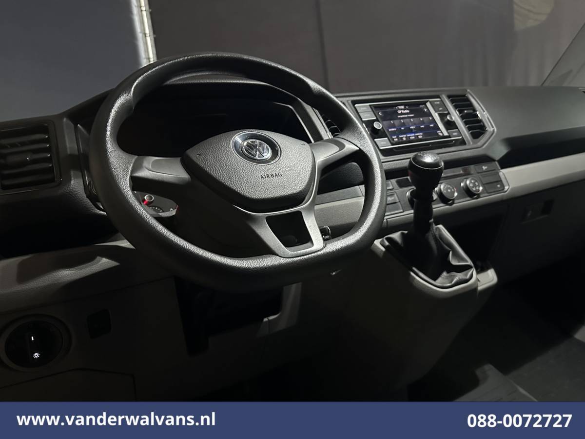 Volkswagen Crafter Volkswagen Crafter 2.0 TDI 141pk L3H3 L2H2 Euro6 Airco | Camera | Apple Carplay | Cruisecontrol | Chauffeursstoel Android Auto, Massagestoel