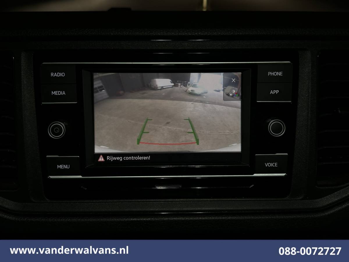 Volkswagen Crafter Volkswagen Crafter 2.0 TDI 141pk L3H3 L2H2 Euro6 Airco | Camera | Apple Carplay | Cruisecontrol | Chauffeursstoel Android Auto, Massagestoel