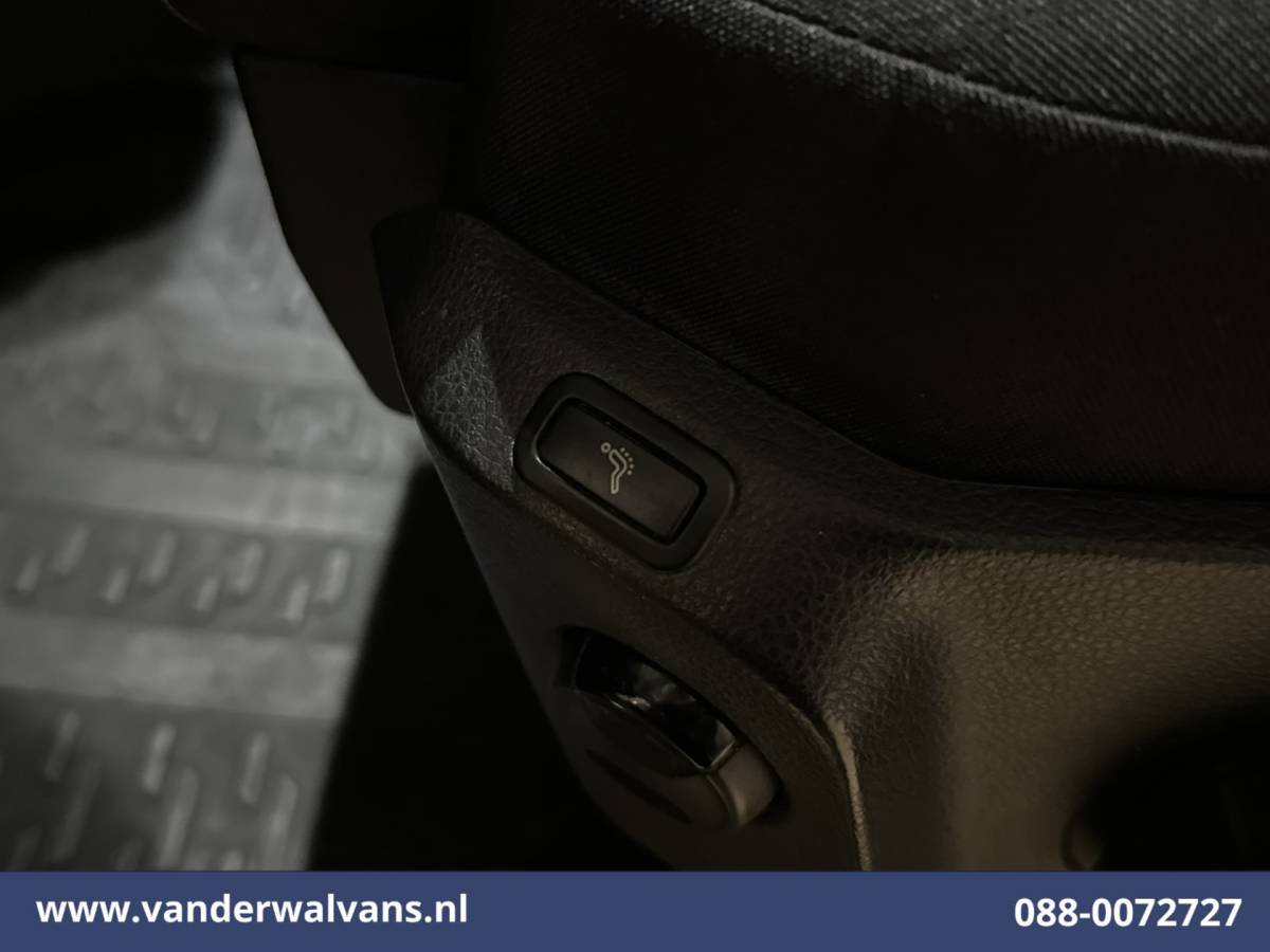 Volkswagen Crafter Volkswagen Crafter 2.0 TDI 141pk L3H3 L2H2 Euro6 Airco | Camera | Apple Carplay | Cruisecontrol | Chauffeursstoel Android Auto, Massagestoel
