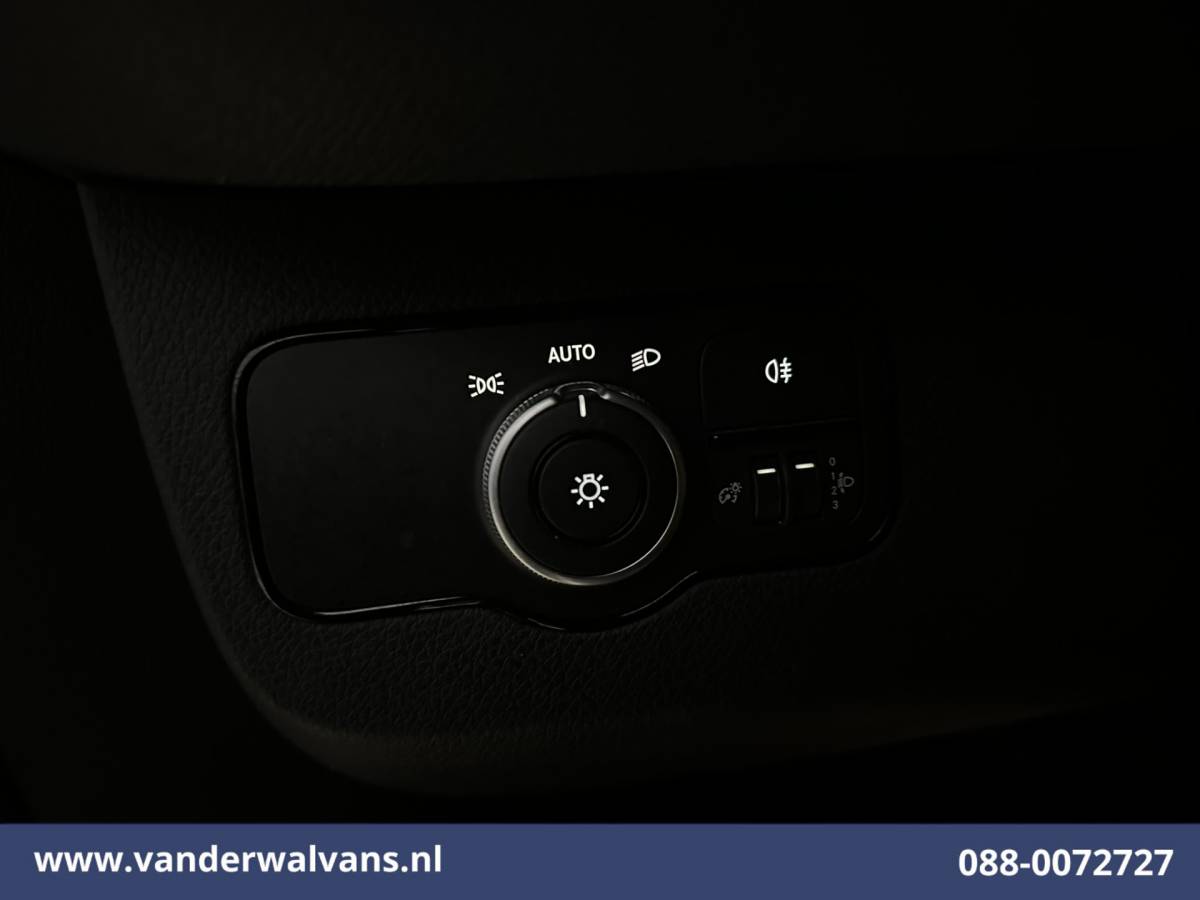 Mercedes-Benz Sprinter Mercedes-Benz Sprinter 211 CDI L2H2 Euro6 Airco | Camera | Trekhaak Bijrijdersbank