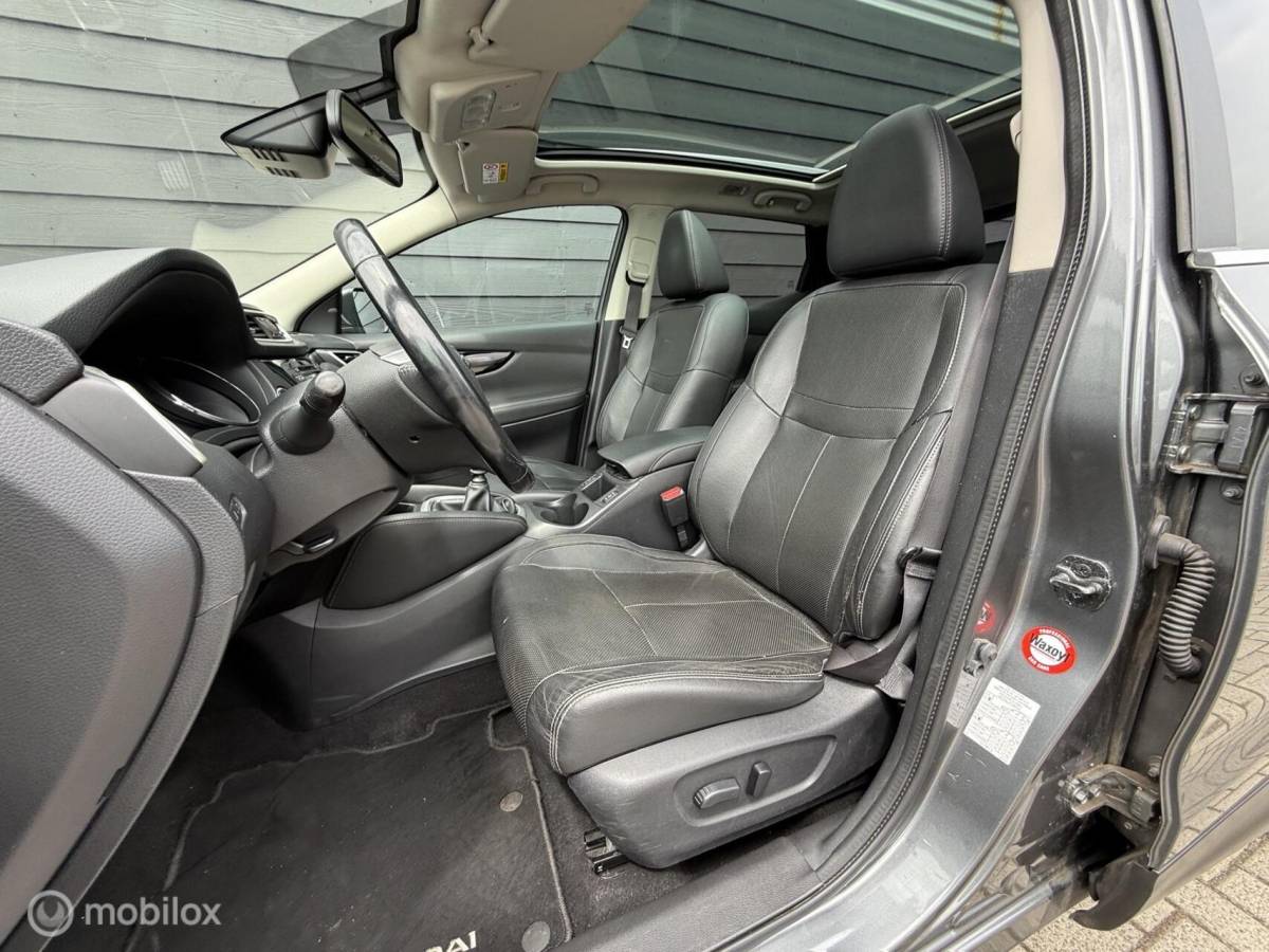 Nissan QASHQAI Nissan Qashqai 1.2 T Premier Edition Pano.dak/Trekhaak/Navi/LED