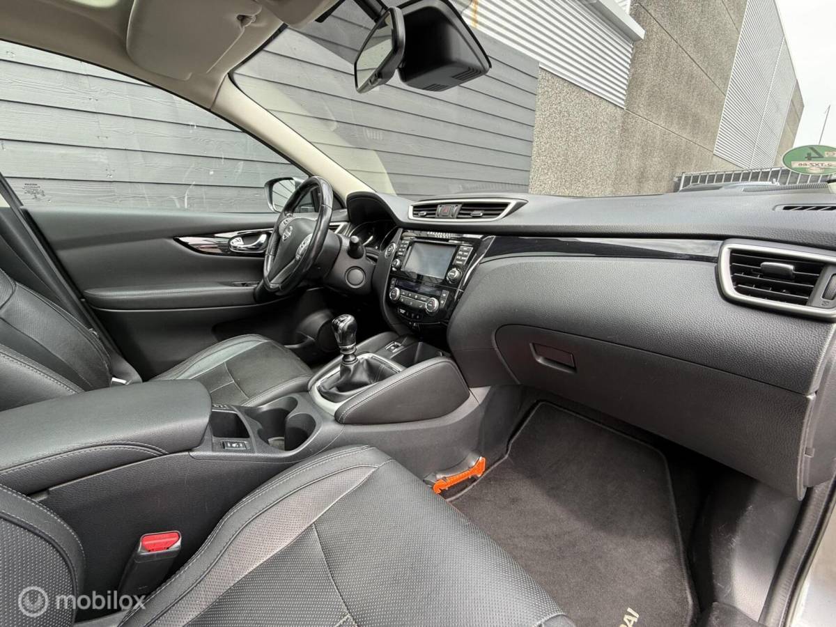 Nissan QASHQAI Nissan Qashqai 1.2 T Premier Edition Pano.dak/Trekhaak/Navi/LED