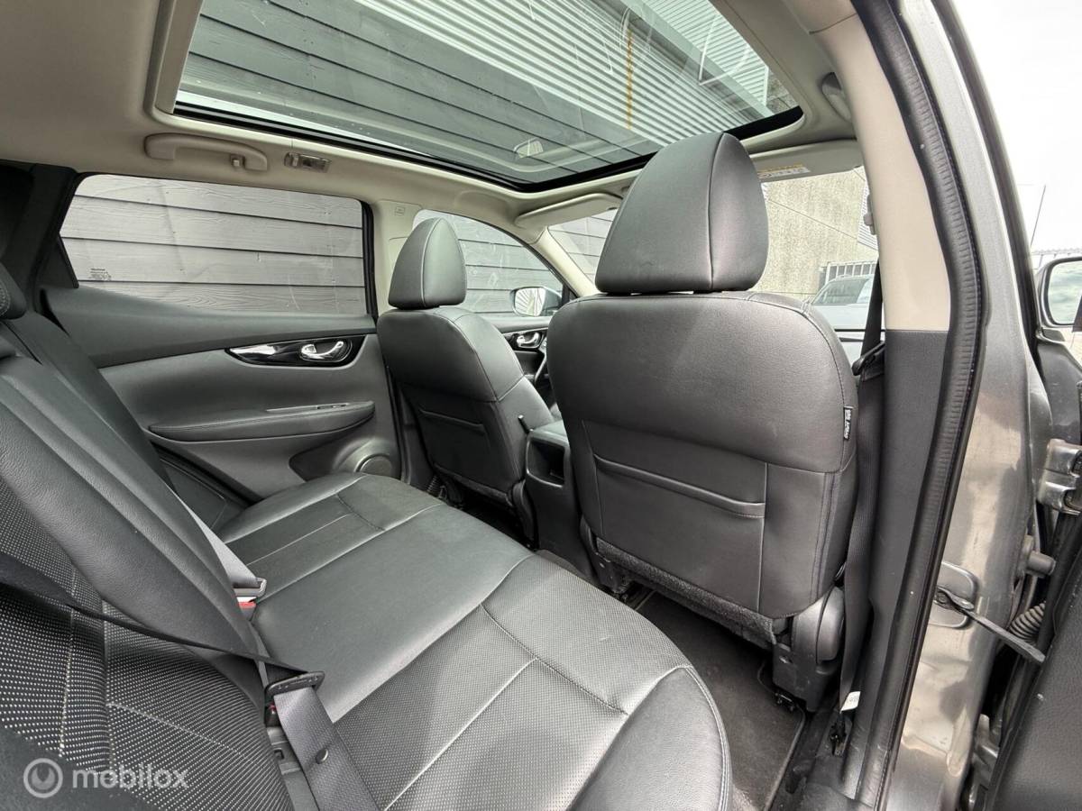 Nissan QASHQAI Nissan Qashqai 1.2 T Premier Edition Pano.dak/Trekhaak/Navi/LED