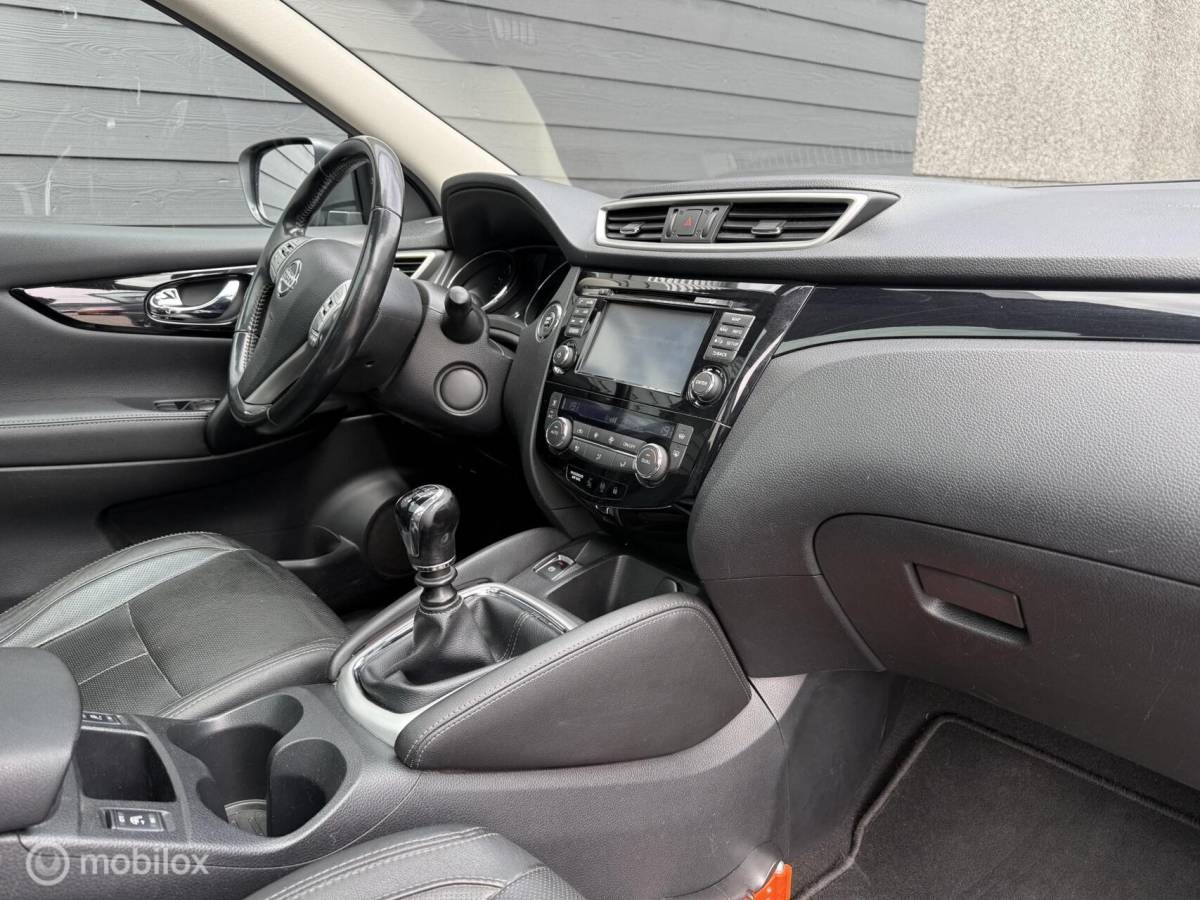Nissan QASHQAI Nissan Qashqai 1.2 T Premier Edition Pano.dak/Trekhaak/Navi/LED