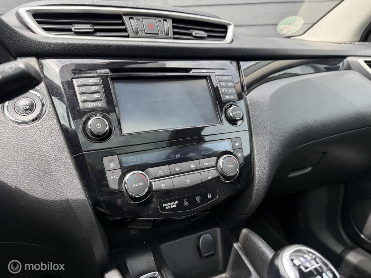 Nissan QASHQAI Nissan Qashqai 1.2 T Premier Edition Pano.dak/Trekhaak/Navi/LED