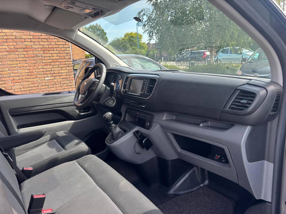 Peugeot Expert Peugeot Expert 231S 2.0 BlueHDI 120 Premium Pack |3 pers.|Carplay|Trekhaak|Cruise|PDC|