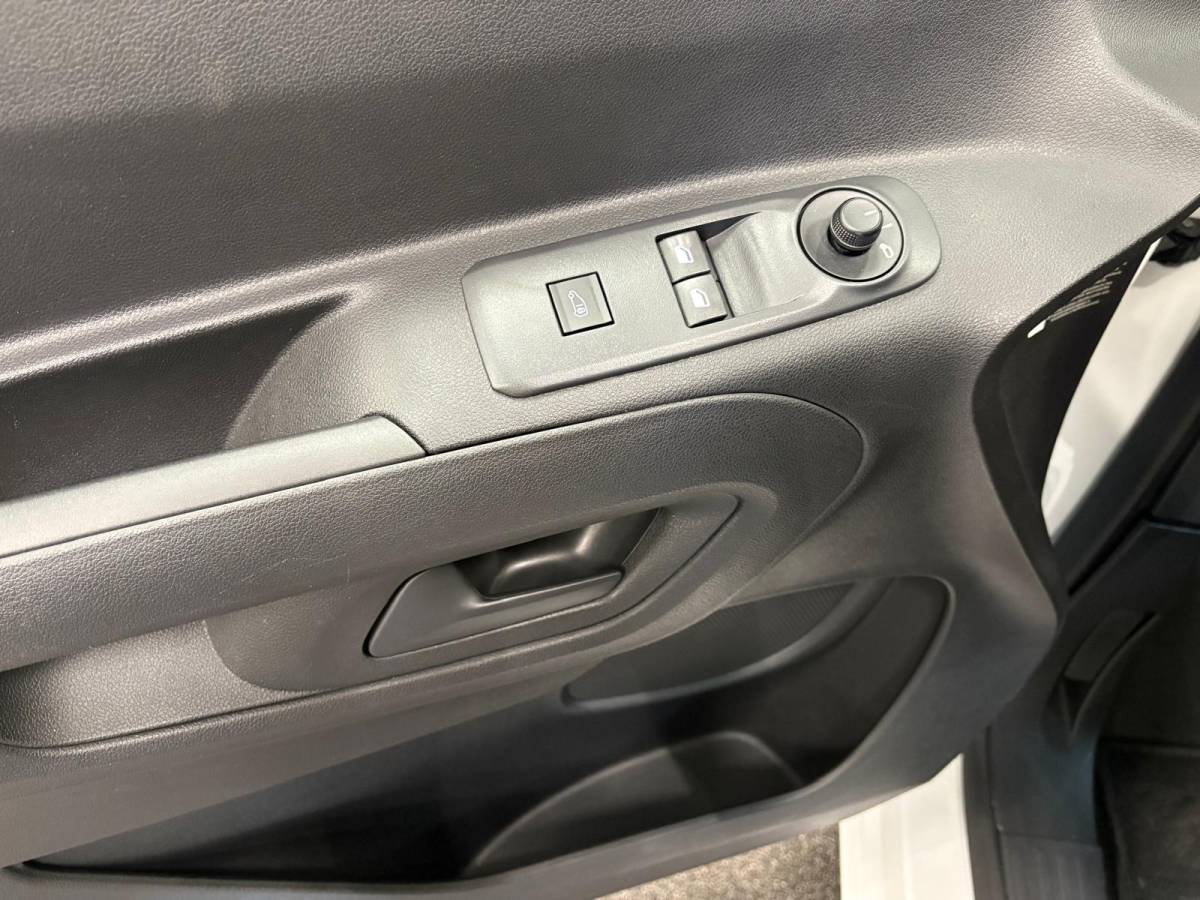 Peugeot Partner Peugeot Partner 1.5 BlueHDI Premium L2 Navigatie Apple Carplay/ Android Auto Parkeersensoren achter Cruise Control Airco