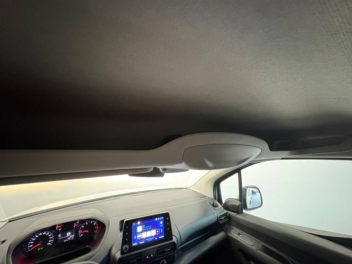Peugeot Partner Peugeot Partner 1.5 BlueHDI Premium L2 Navigatie Apple Carplay/ Android Auto Parkeersensoren achter Cruise Control Airco