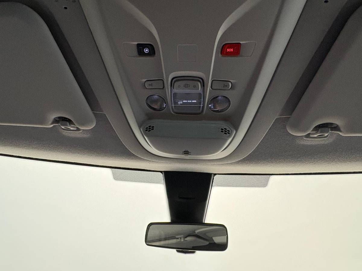 Peugeot Partner Peugeot Partner 1.5 BlueHDI Premium L2 Navigatie Apple Carplay/ Android Auto Parkeersensoren achter Cruise Control Airco