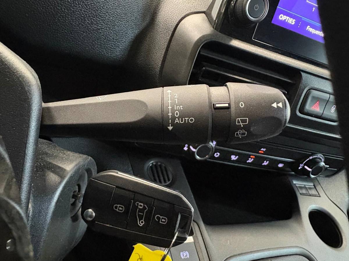Peugeot Partner Peugeot Partner 1.5 BlueHDI Premium L2 Navigatie Apple Carplay/ Android Auto Parkeersensoren achter Cruise Control Airco