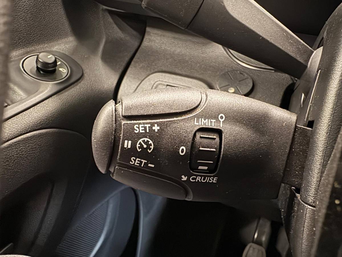 Peugeot Partner Peugeot Partner 1.5 BlueHDI Premium L2 Navigatie Apple Carplay/ Android Auto Parkeersensoren achter Cruise Control Airco