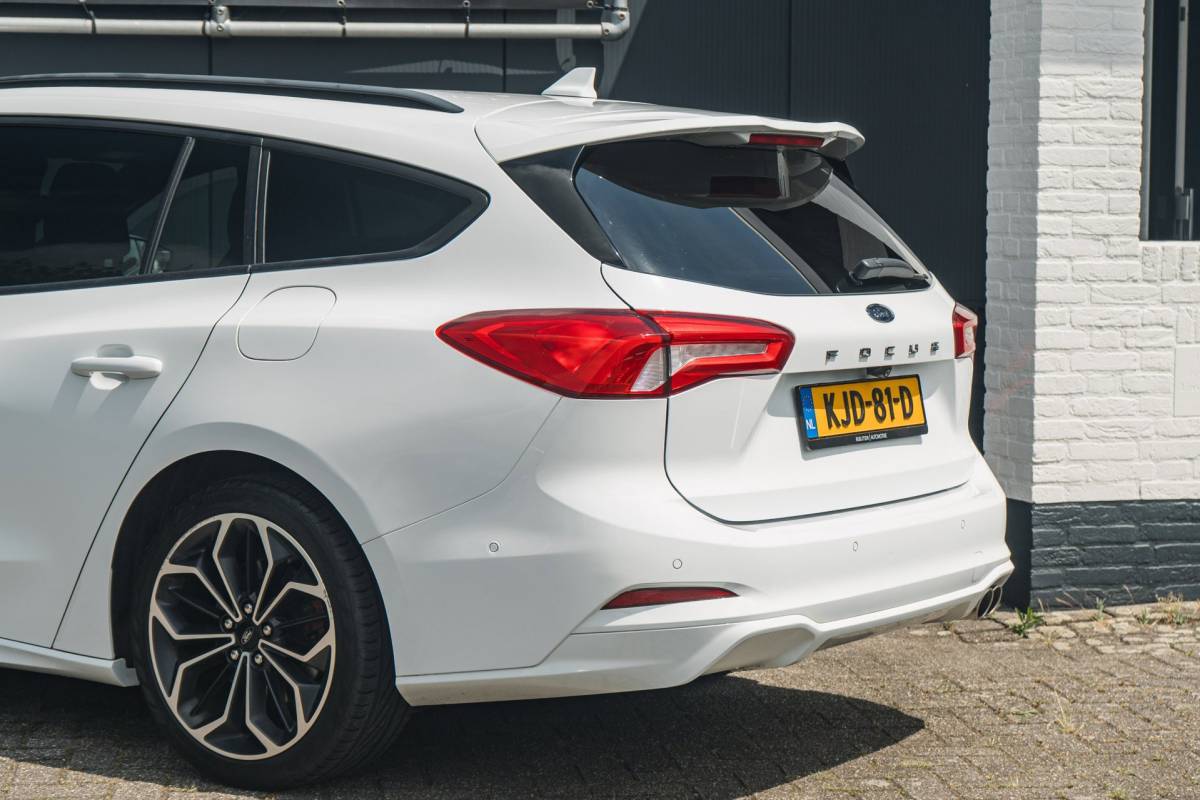 Ford Focus Ford Focus Wagon 1.0 EcoBoost ST Line / LED / Winter Pack!