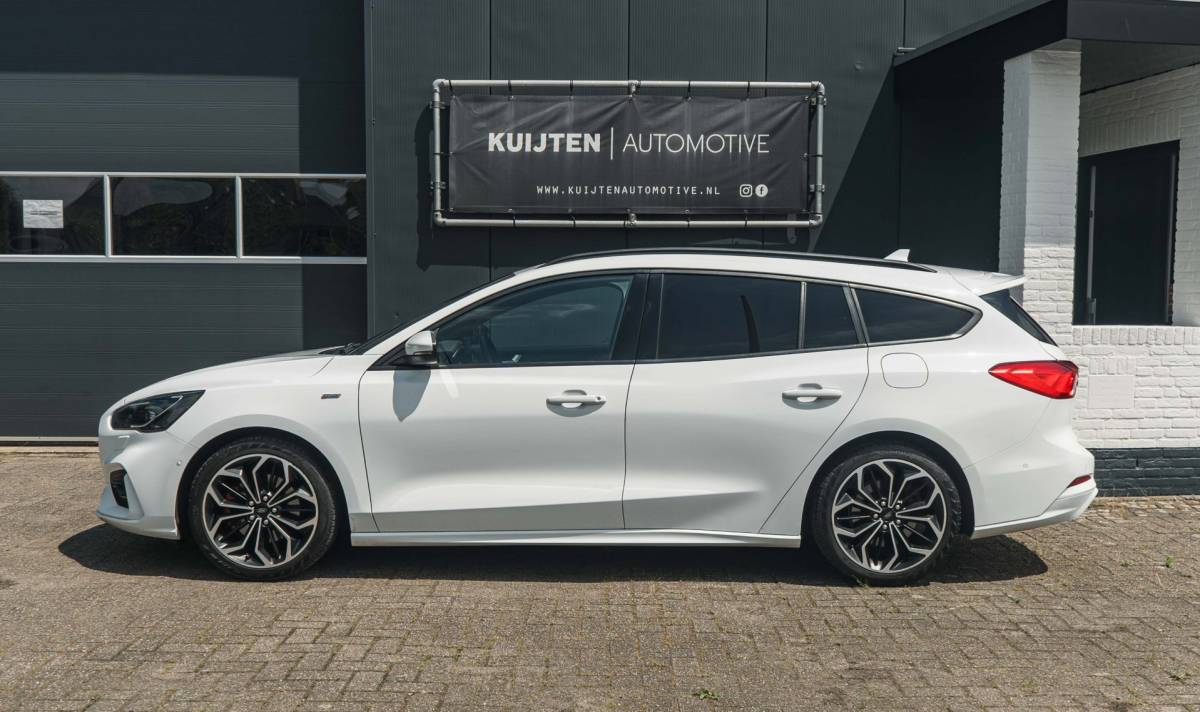 Ford Focus Ford Focus Wagon 1.0 EcoBoost ST Line / LED / Winter Pack!