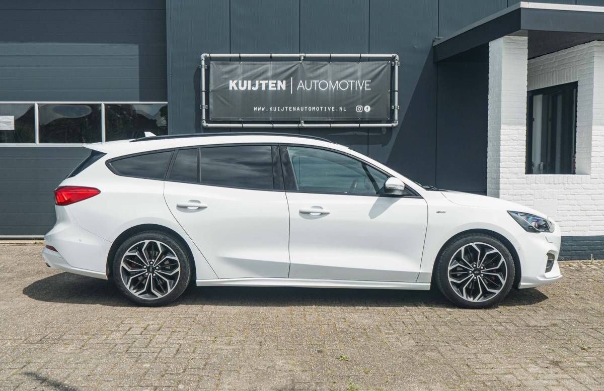 Ford Focus Ford Focus Wagon 1.0 EcoBoost ST Line / LED / Winter Pack!