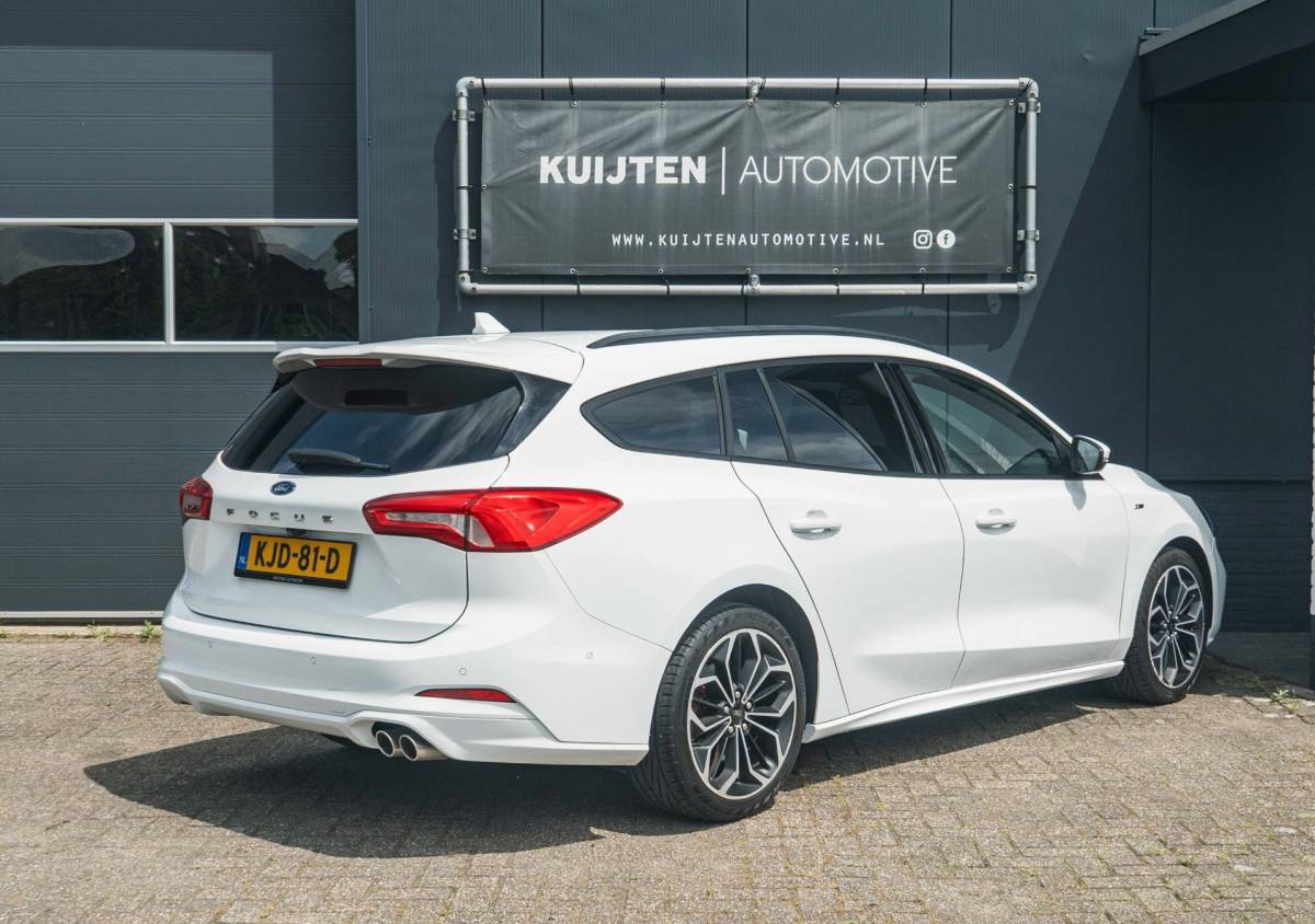 Ford Focus Ford Focus Wagon 1.0 EcoBoost ST Line / LED / Winter Pack!