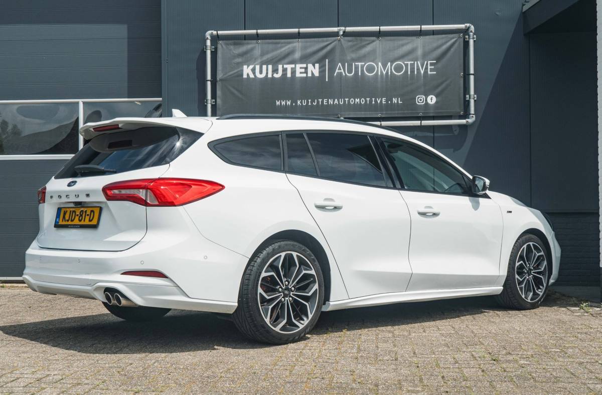 Ford Focus Ford Focus Wagon 1.0 EcoBoost ST Line / LED / Winter Pack!