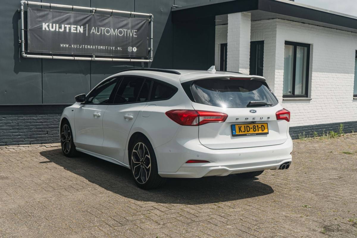 Ford Focus Ford Focus Wagon 1.0 EcoBoost ST Line / LED / Winter Pack!