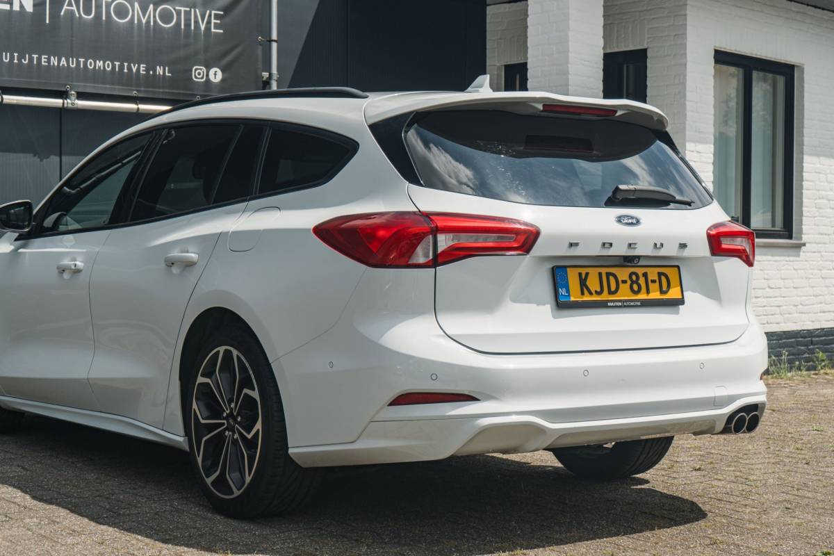 Ford Focus Ford Focus Wagon 1.0 EcoBoost ST Line / LED / Winter Pack!