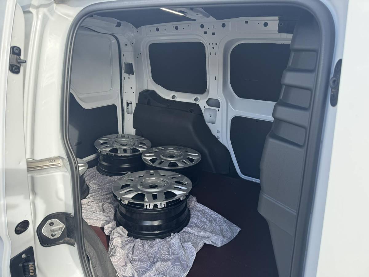Ford Transit Connect Ford Transit Connect 2.0 EcoBlue L1 Trend | SCI | 122pk | Automaat | Nieuw model | Trekhaak | Zwarte velgen | Race striping