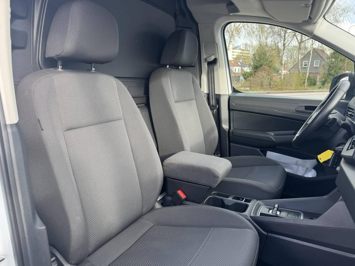 Ford Transit Connect Ford Transit Connect 2.0 EcoBlue L1 Trend | SCI | 122pk | Automaat | Nieuw model | Trekhaak | Zwarte velgen | Race striping