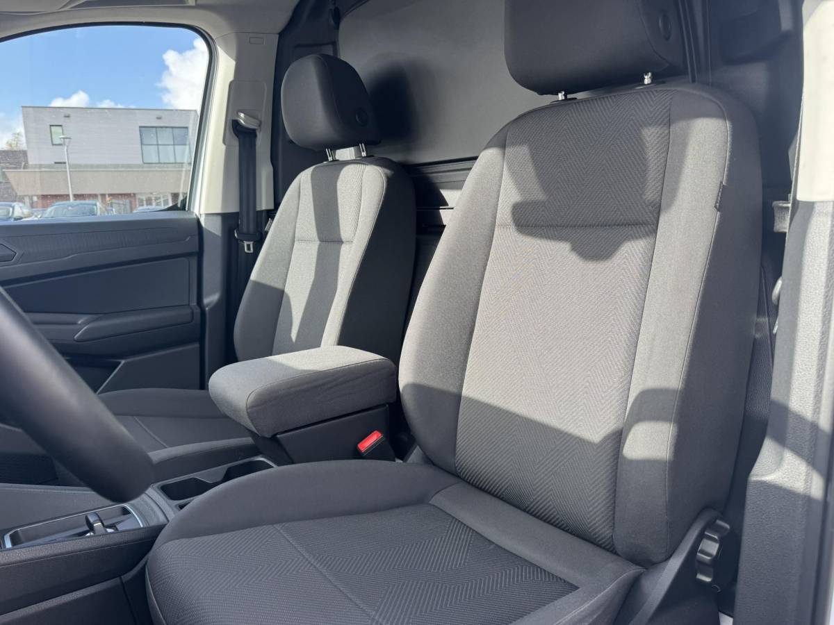 Ford Transit Connect Ford Transit Connect 2.0 EcoBlue L1 Trend | SCI | 122pk | Automaat | Nieuw model | Trekhaak | Zwarte velgen | Race striping
