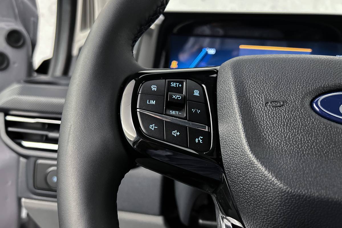Ford  Ford E-Custom 340 L2 Limited | 2x schuifdeur | 3-zitplaatsen | Stoelverwarming