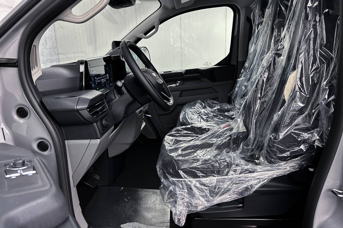 Ford  Ford E-Custom 340 L2 Limited | 2x schuifdeur | 3-zitplaatsen | Stoelverwarming