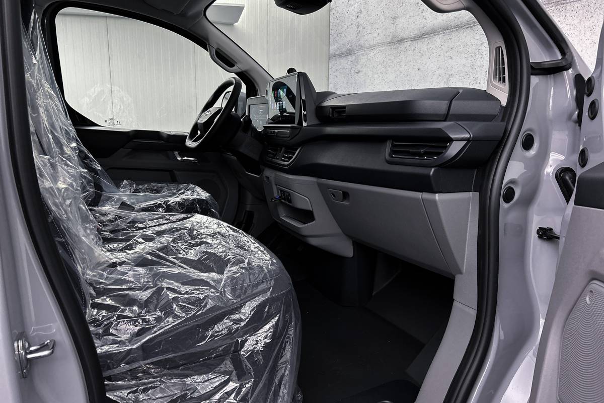 Ford  Ford E-Custom 340 L2 Limited | 2x schuifdeur | 3-zitplaatsen | Stoelverwarming