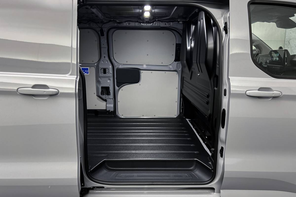 Ford  Ford E-Custom 340 L2 Limited | 2x schuifdeur | 3-zitplaatsen | Stoelverwarming