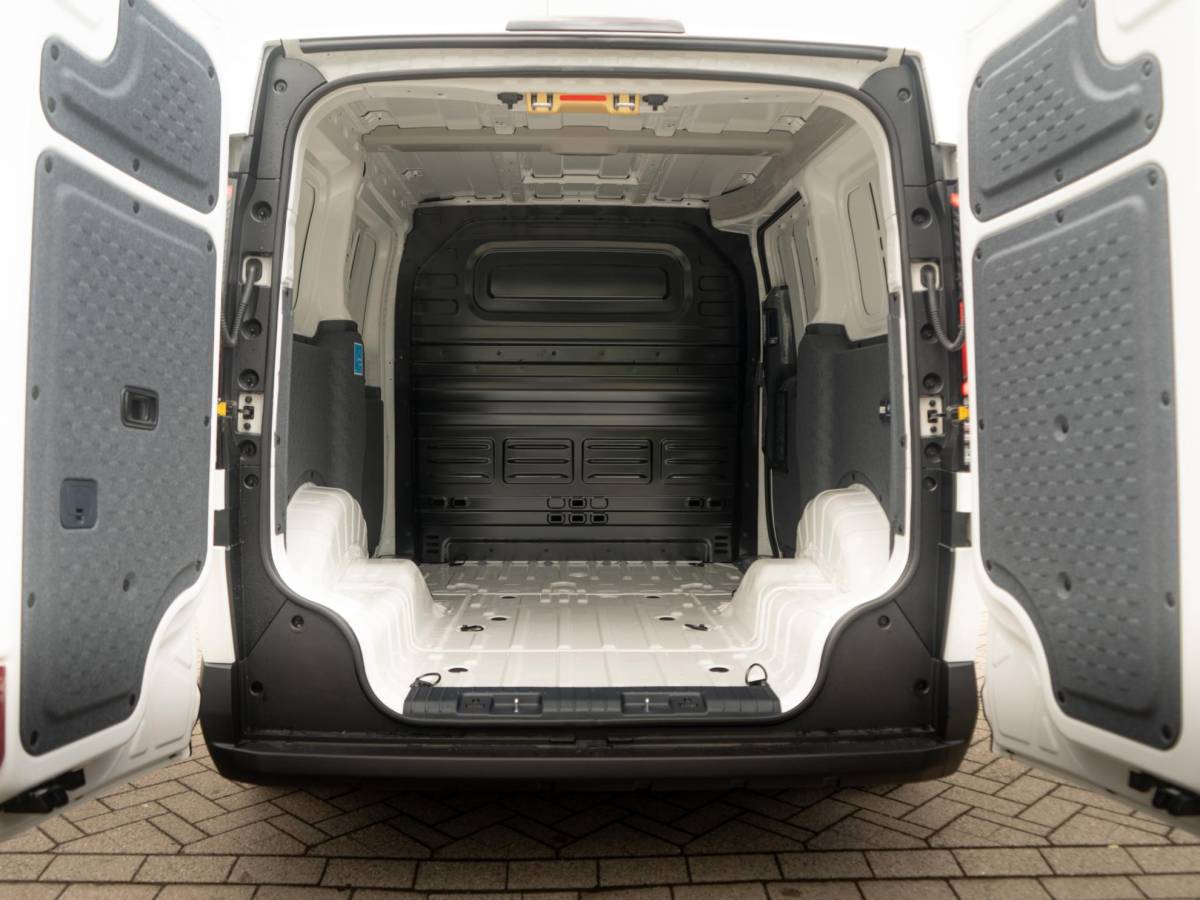 Kia PV5 Kia PV5 L2H1 Elite 71.2 kWh | OP VOORRAAD | 360 Graden camera | parkeersensoren rondom | Stoelverwarming |