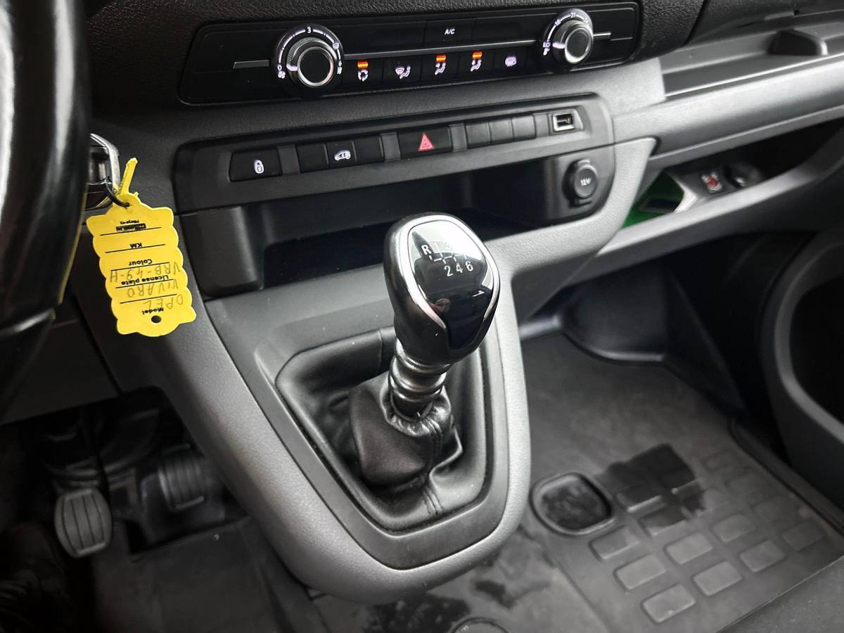 Opel Vivaro Opel Vivaro 1.5 CDTI L3H1 Edition Dubbele Cabine Airco Navigatie Bluetooth Parkeersensoren Camera Trekhaak