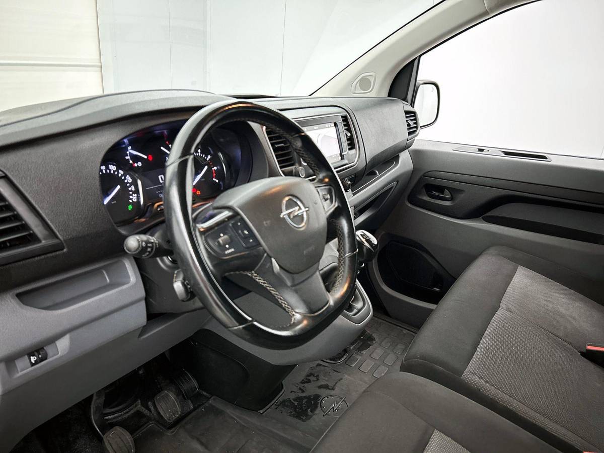 Opel Vivaro Opel Vivaro 1.5 CDTI L3H1 Edition Dubbele Cabine Airco Navigatie Bluetooth Parkeersensoren Camera Trekhaak