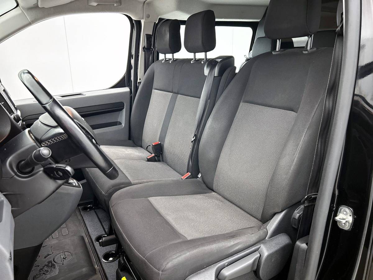 Opel Vivaro Opel Vivaro 1.5 CDTI L3H1 Edition Dubbele Cabine Airco Navigatie Bluetooth Parkeersensoren Camera Trekhaak