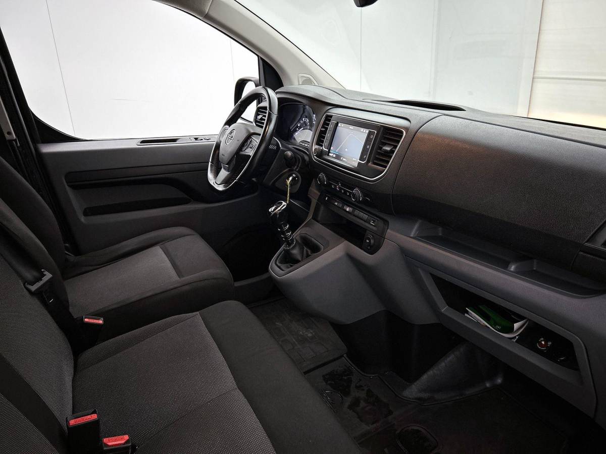 Opel Vivaro Opel Vivaro 1.5 CDTI L3H1 Edition Dubbele Cabine Airco Navigatie Bluetooth Parkeersensoren Camera Trekhaak
