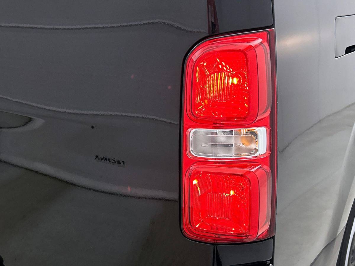 Opel Vivaro Opel Vivaro 1.5 CDTI L3H1 Edition Dubbele Cabine Airco Navigatie Bluetooth Parkeersensoren Camera Trekhaak