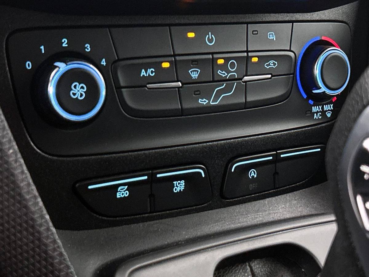 Ford Transit Connect Ford Transit Connect 1.5 EcoBlue L2 Trend Automaat Navi Airco Parkeersensoren Cruise Control 3Zits Camera DAB+