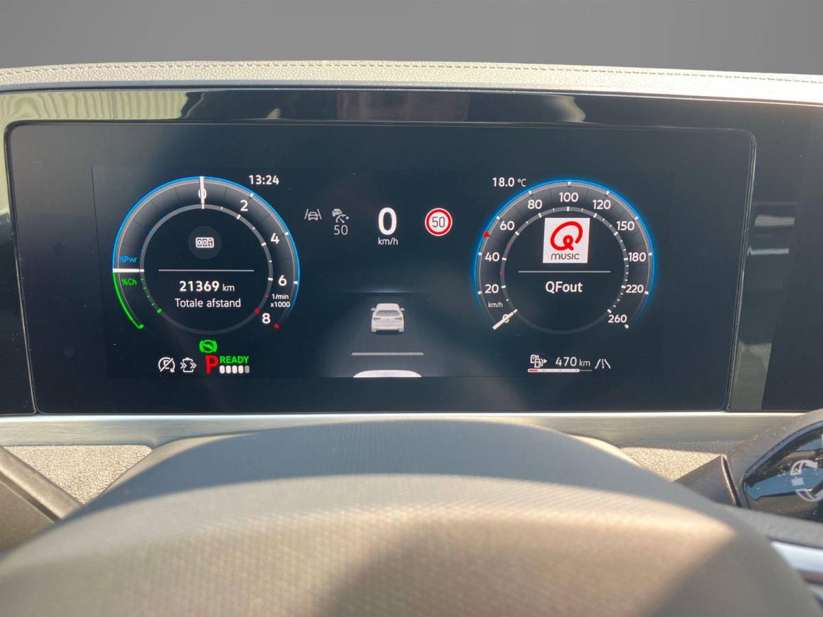 Volkswagen Passat Volkswagen Passat Variant 1.5eHybrid 200kW/272PK R-Line Black Style DSG · Panoramadak · Navigatie · Trekhaak · Garantie t/m 12-03-2030 of 100000km.