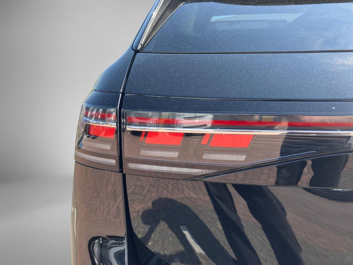 Volkswagen Passat Volkswagen Passat Variant 1.5eHybrid 200kW/272PK R-Line Black Style DSG · Panoramadak · Navigatie · Trekhaak · Garantie t/m 12-03-2030 of 100000km.