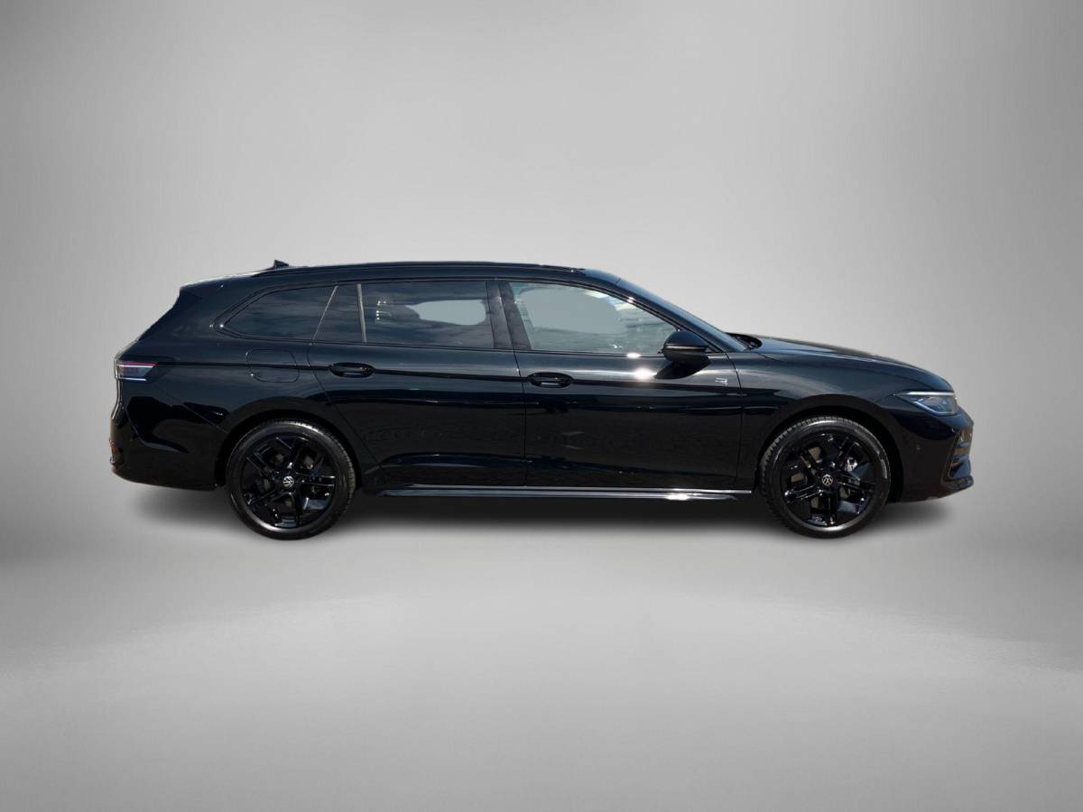 Volkswagen Passat Volkswagen Passat Variant 1.5eHybrid 200kW/272PK R-Line Black Style DSG · Panoramadak · Navigatie · Trekhaak · Garantie t/m 12-03-2030 of 100000km.