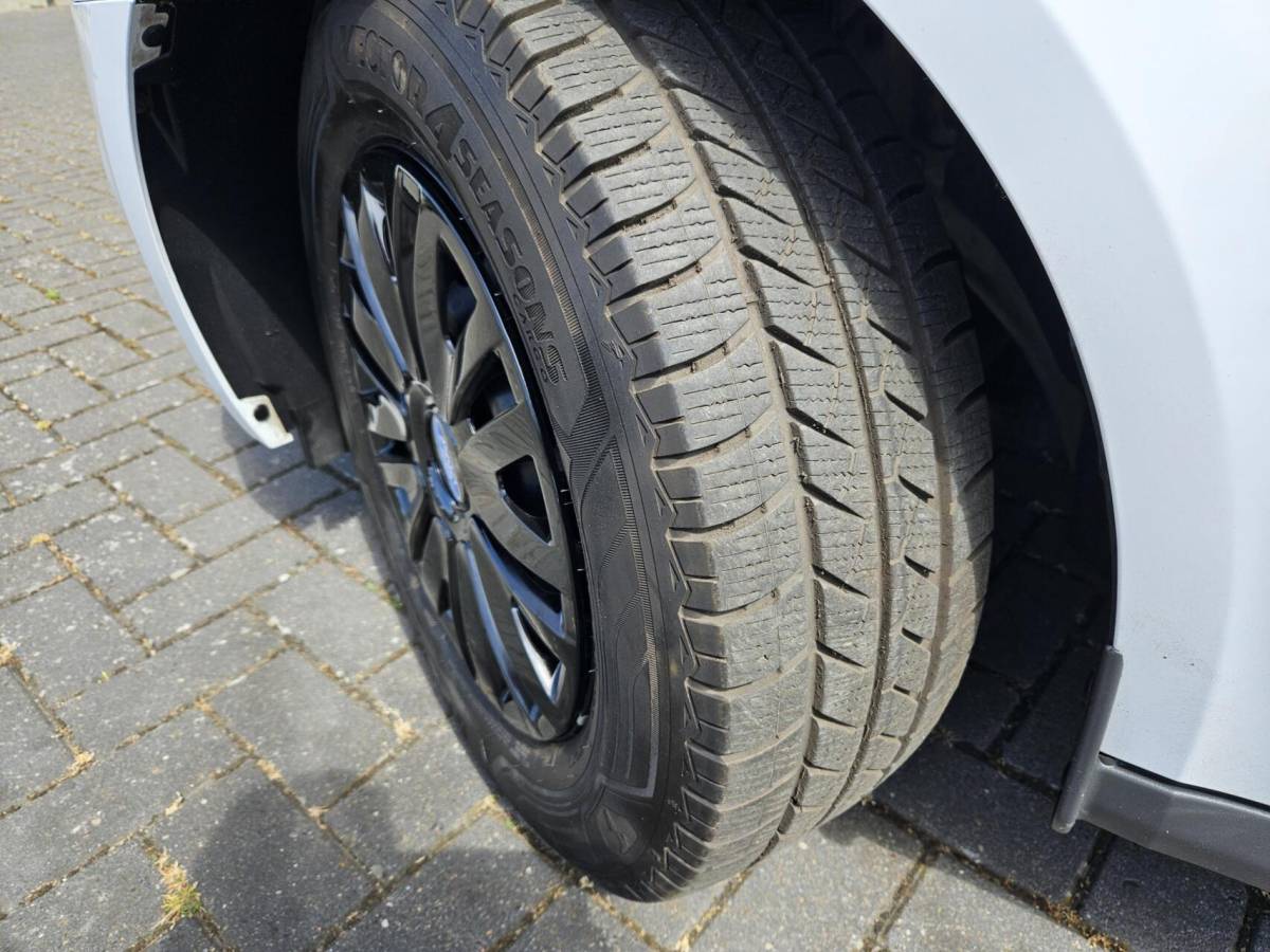 Ford Transit Connect Ford Transit Connect 1.5 L2 Airco RVS 3-zitsLage km 100pk