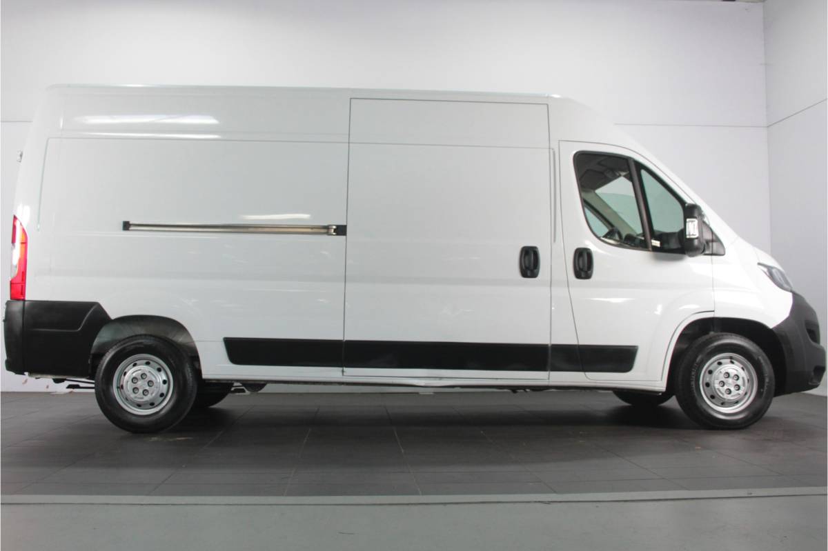 Peugeot Boxer Peugeot Boxer 2.2 BlueHDi 140 L3H2 3.3t – Airco / Camera / Cruise / BT