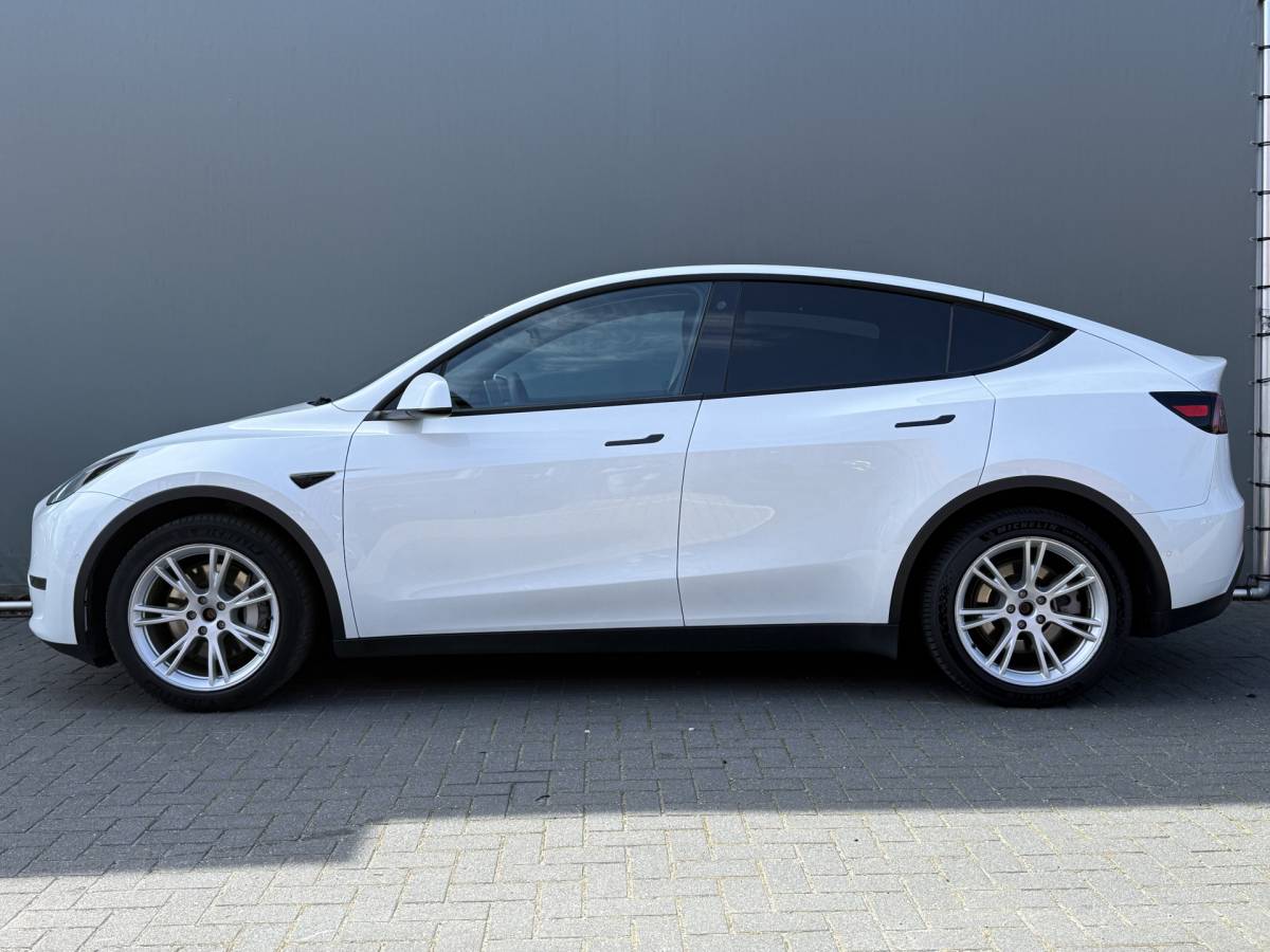 Tesla Model Y Tesla Model Y BWJ 2021 Long Range 351 PK  AWD 75 kWh PANO | FULL LED | STOEL + STUURVERW. | 360 CAMERA | ADAPTIVE CRUISE | LEDER | ELEKTR. STOELEN | ELEKTR. ACHTERKLEP | NAVI | CLIMA | LMV | PDC