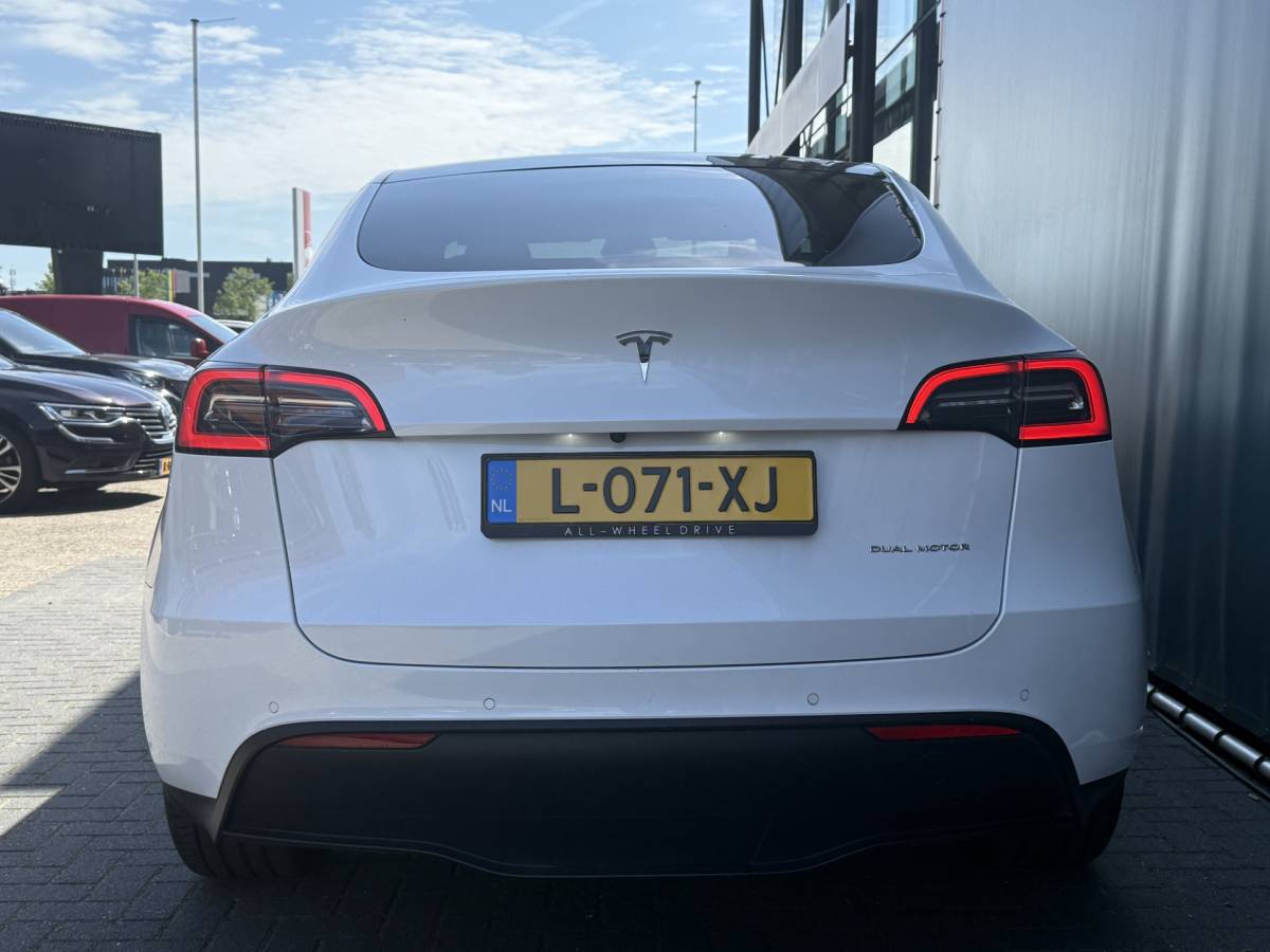Tesla Model Y Tesla Model Y BWJ 2021 Long Range 351 PK  AWD 75 kWh PANO | FULL LED | STOEL + STUURVERW. | 360 CAMERA | ADAPTIVE CRUISE | LEDER | ELEKTR. STOELEN | ELEKTR. ACHTERKLEP | NAVI | CLIMA | LMV | PDC