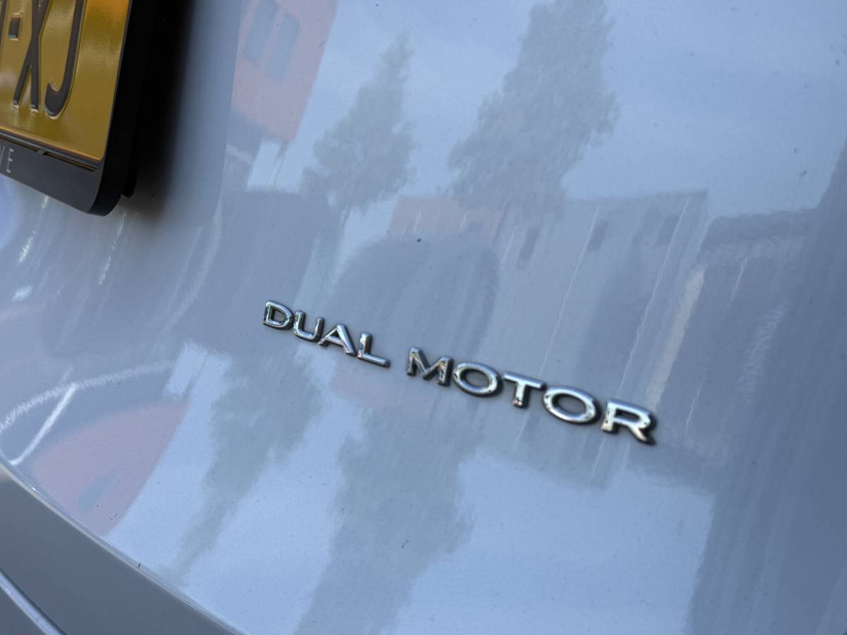 Tesla Model Y Tesla Model Y BWJ 2021 Long Range 351 PK  AWD 75 kWh PANO | FULL LED | STOEL + STUURVERW. | 360 CAMERA | ADAPTIVE CRUISE | LEDER | ELEKTR. STOELEN | ELEKTR. ACHTERKLEP | NAVI | CLIMA | LMV | PDC