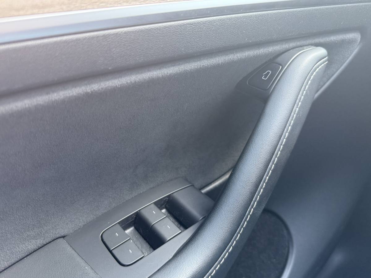 Tesla Model Y Tesla Model Y BWJ 2021 Long Range 351 PK  AWD 75 kWh PANO | FULL LED | STOEL + STUURVERW. | 360 CAMERA | ADAPTIVE CRUISE | LEDER | ELEKTR. STOELEN | ELEKTR. ACHTERKLEP | NAVI | CLIMA | LMV | PDC