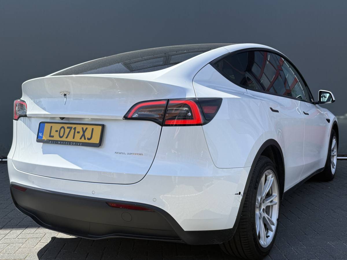 Tesla Model Y Tesla Model Y BWJ 2021 Long Range 351 PK  AWD 75 kWh PANO | FULL LED | STOEL + STUURVERW. | 360 CAMERA | ADAPTIVE CRUISE | LEDER | ELEKTR. STOELEN | ELEKTR. ACHTERKLEP | NAVI | CLIMA | LMV | PDC